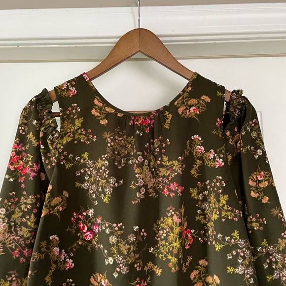Lauren Conrad cold shoulder long sleeved top - Picture 7 of 10
